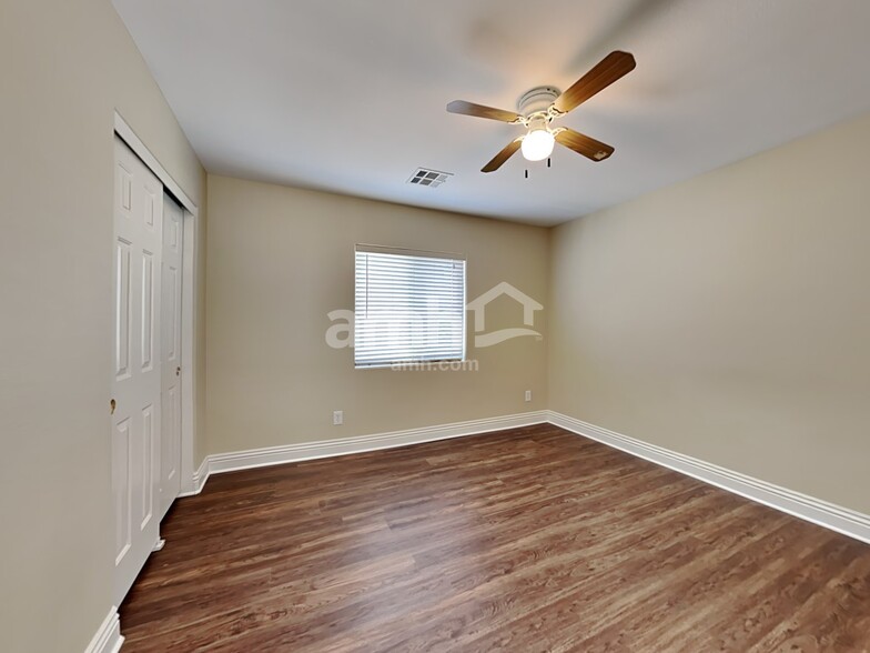 Building Photo - 8845 Red Fox Dr