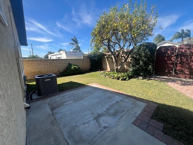 Building Photo - Beautiful 3 Bedroom, 2 Bathroom Sylmar Home! Ready for Move-In!