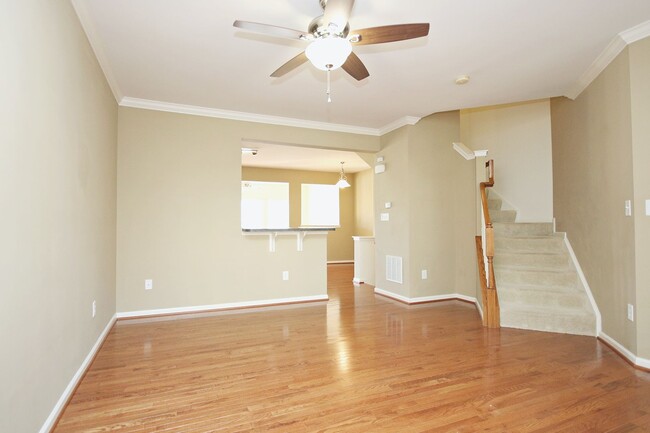 Building Photo - Pet Friendly End-unit Pantops Townhome (Ap...