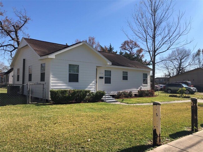 Building Photo - 5716 Robertson St