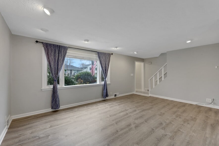 Building Photo - 95 Grove St