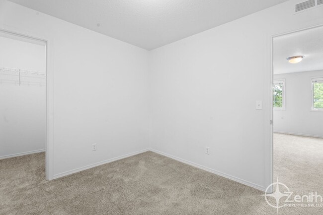Building Photo - Inviting 3 Bedroom Washougal Home with Lar...