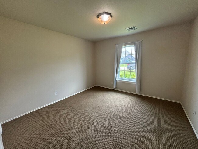 Building Photo - Awesome 3 bed/2bath/2 car Split floor plan in Southfork III!
