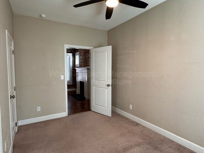 Building Photo - 2118 E 21st Ave