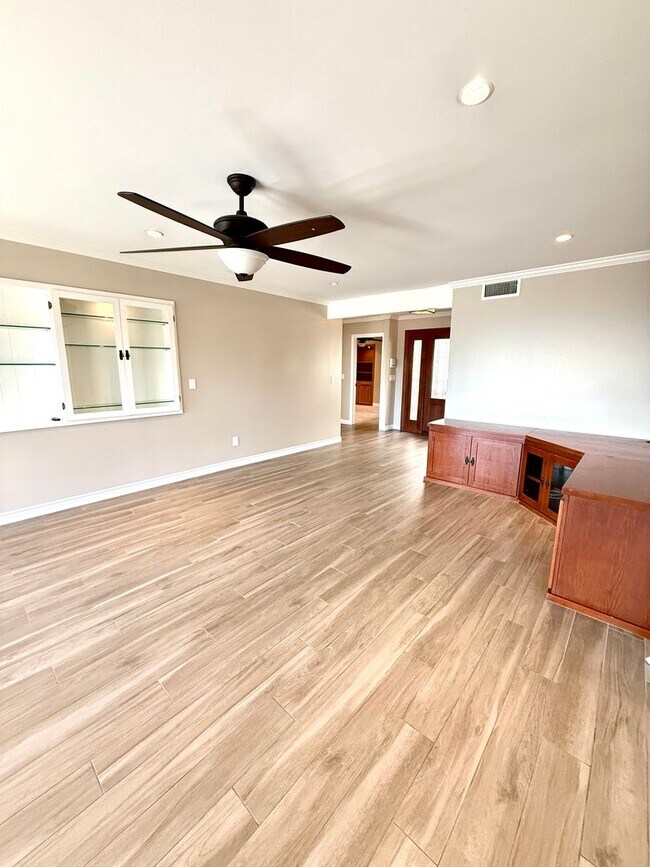 Building Photo - Coveted Highpoint Property
