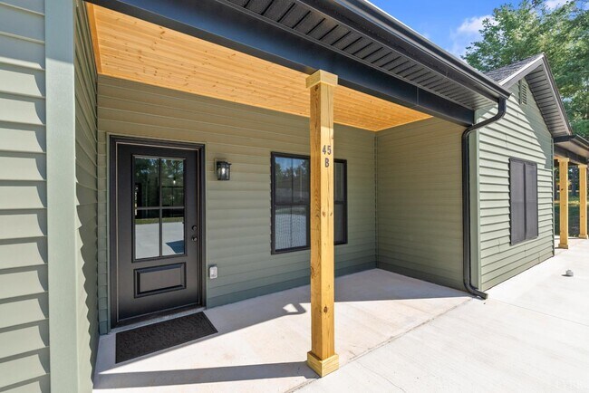Building Photo - 45 Savage Dr