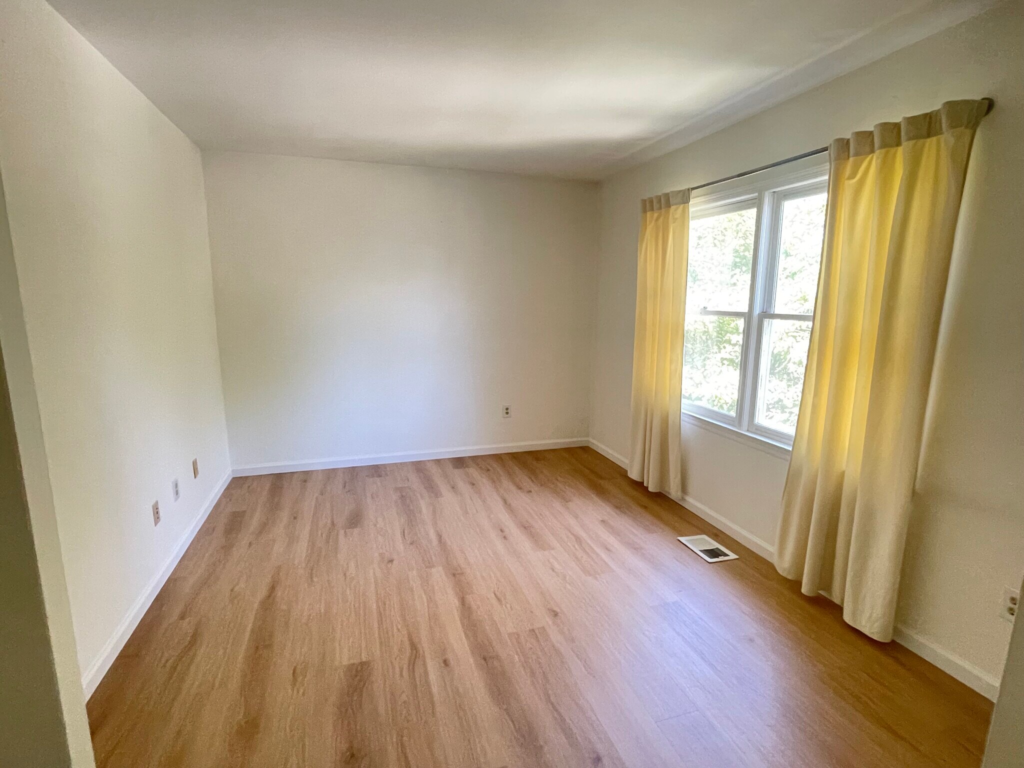Building Photo - 35 Dallenbach Ln