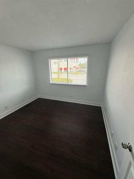 Building Photo - 900 E Tiffany Dr