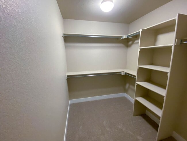 Building Photo - Stunning 4-Bedroom Duplex in Desirable Alpine Vista Neighborhood