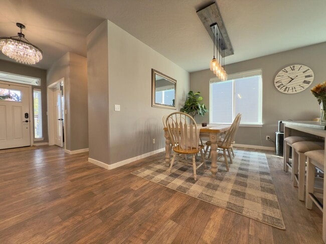 Building Photo - 1816 S Ridgetop Dr