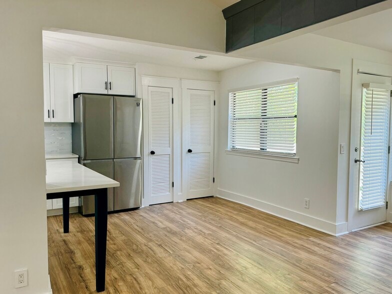 Building Photo - 1904 Variations Dr NE