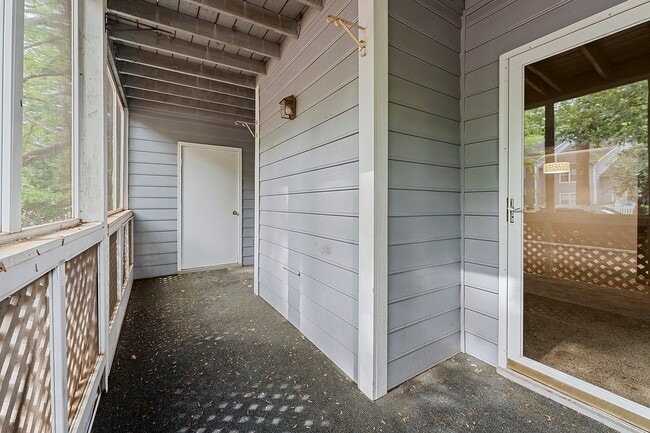 Building Photo - 6017 Treetop Ct