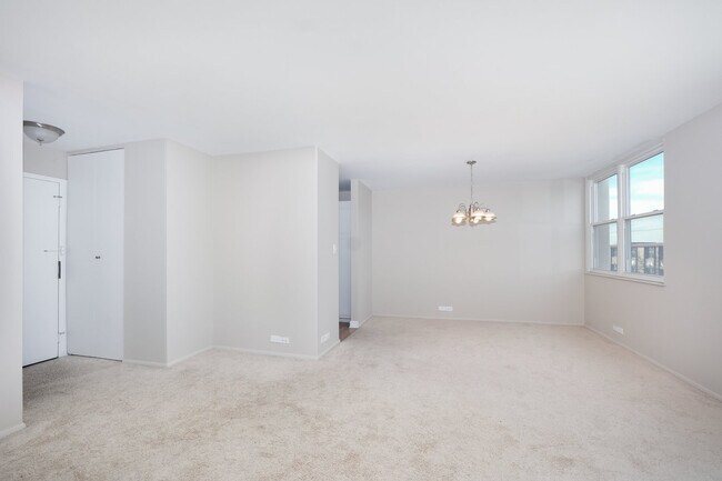 Building Photo - 4300 W Ford City Dr