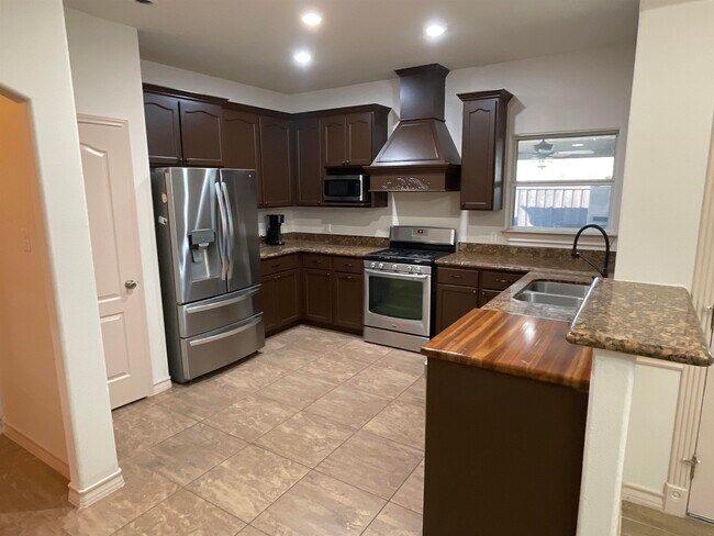 Building Photo - 2306 Leo Reyes Ct