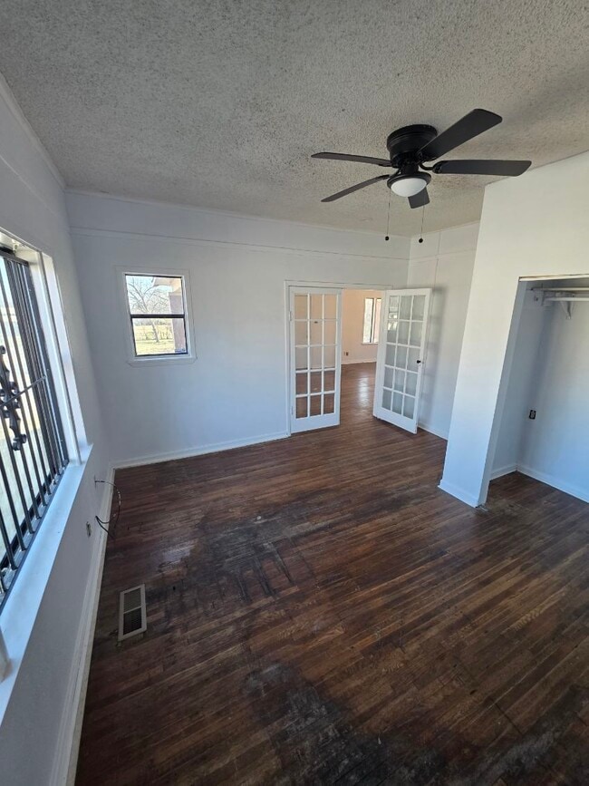 Building Photo - 2900 Center St