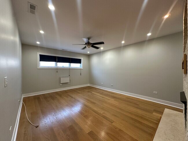 Building Photo - 1263 N Honore St