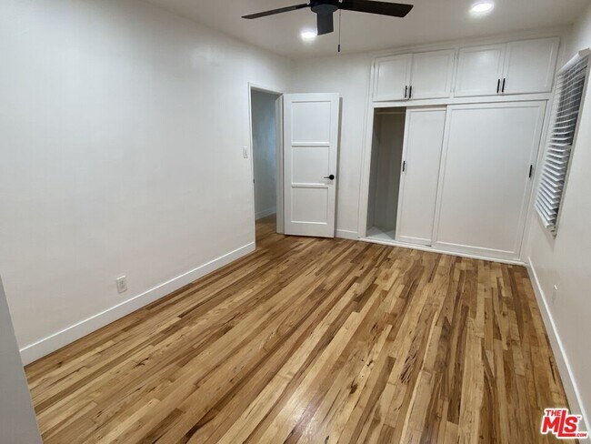 Building Photo - 2616 S Barrington Ave