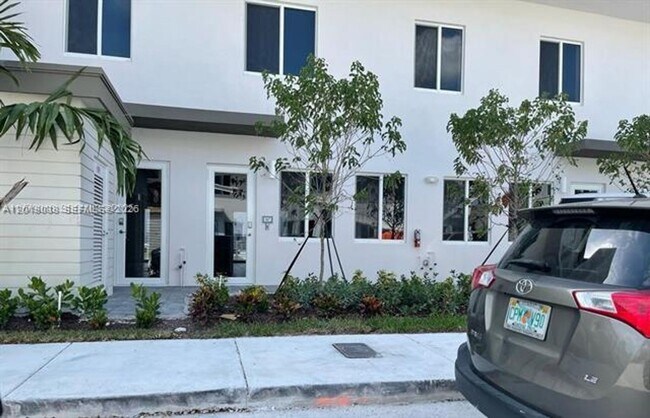 Building Photo - 6450 NW 102nd Path