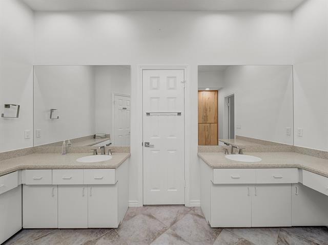 Building Photo - 7315 Debbe Dr