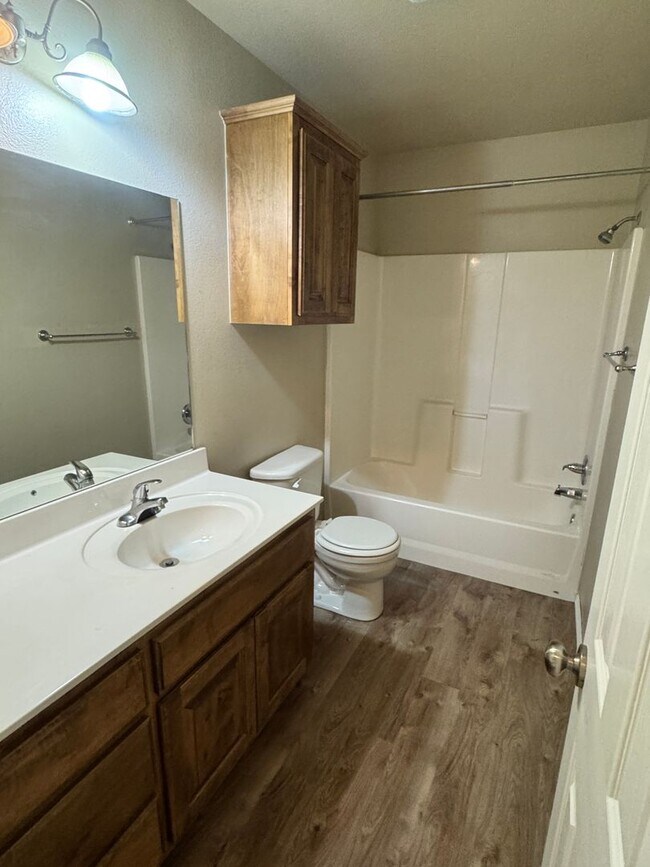 Building Photo - 2917 Creekside Dr