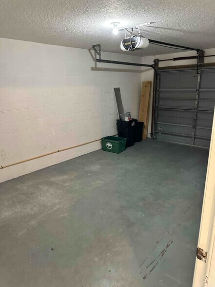 Building Photo - 160 Fenimore Ln