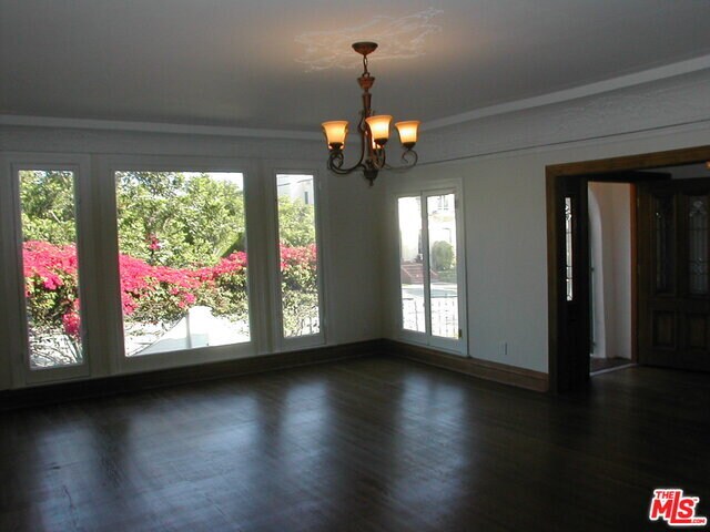 Building Photo - 857 S Sycamore Ave