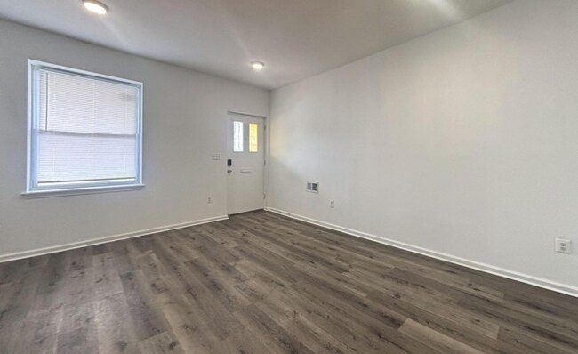 Building Photo - 1641 S 53rd St
