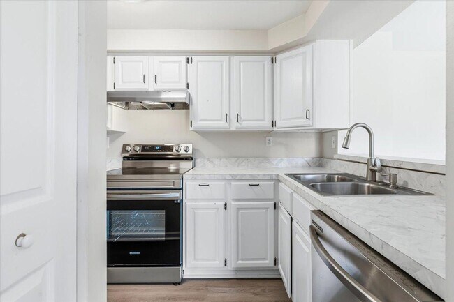 Building Photo - 819 Stratford Way