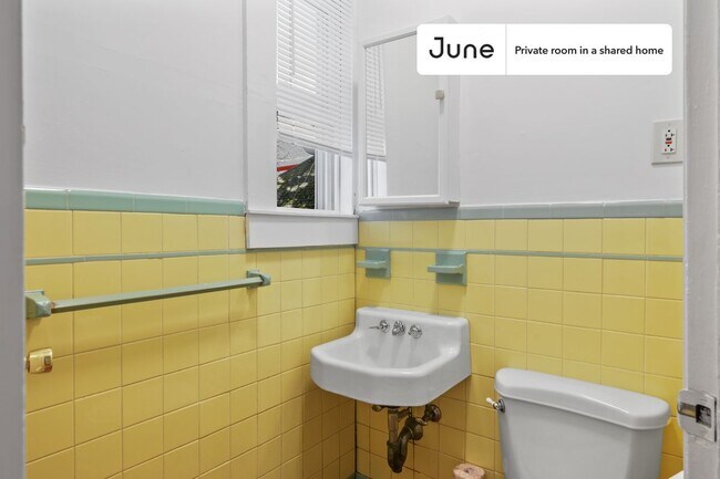 Building Photo - Room in Shared 6 bed/1.5 bath home