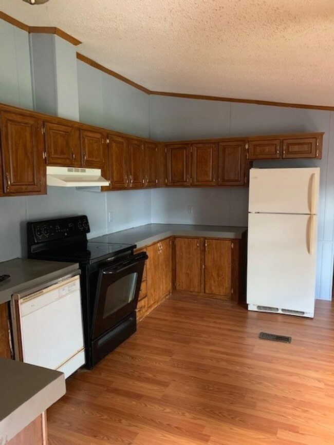 Building Photo - Nice 3 Bed 2 Bath Home! Available Now!