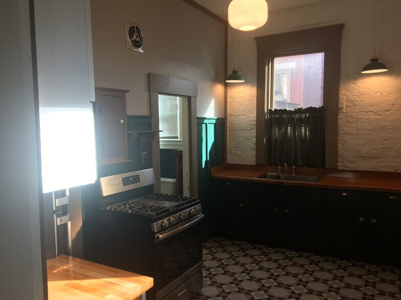 Building Photo - 213 Covington Ave