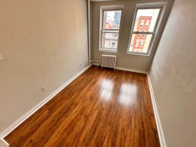 Building Photo - NORTH E. 2 BR Apartment - 6/1/26