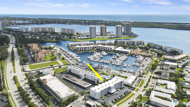 Building Photo - 155 Yacht Club Dr