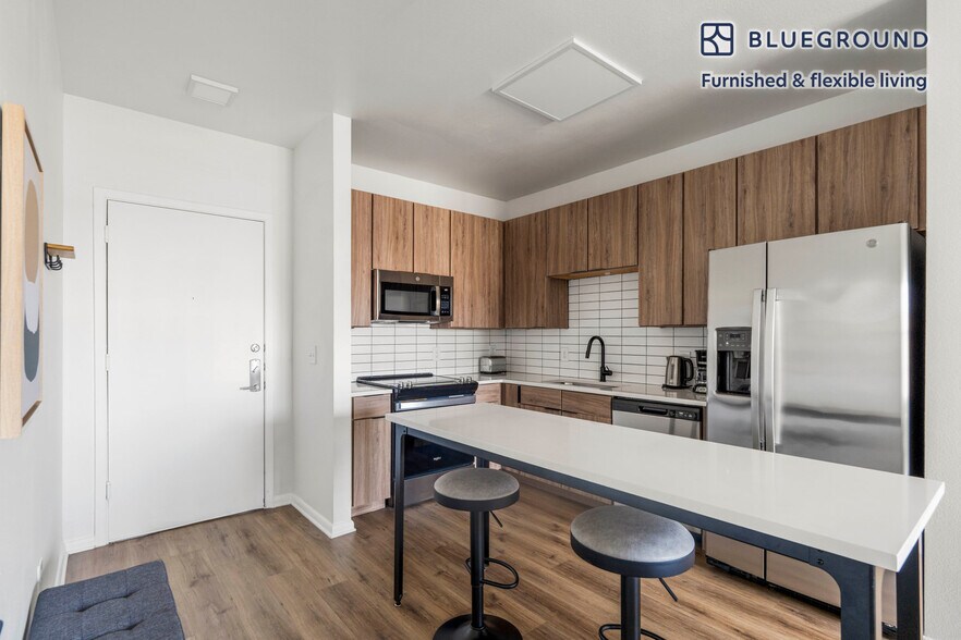 Building Photo - 3210 Esperanza Crossing