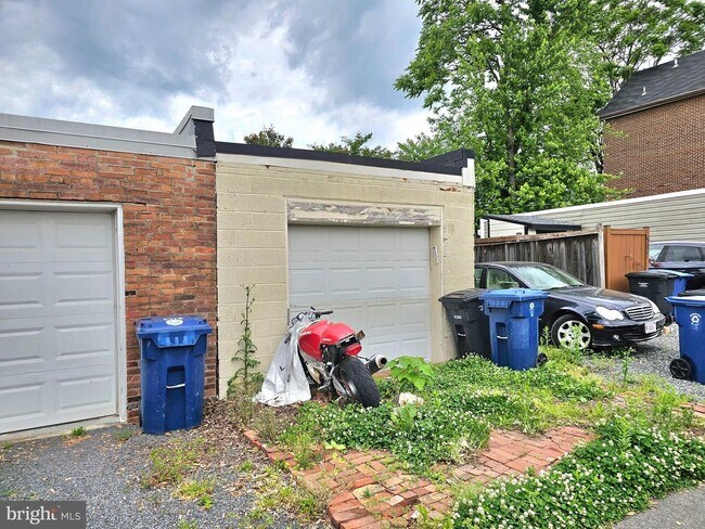 Building Photo - 513 N Patrick St