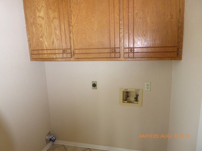 Building Photo - 4302 SW Parkridge Blvd