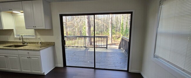 Building Photo - Beautifully Refreshed Home in the Green Acres Neighborhood