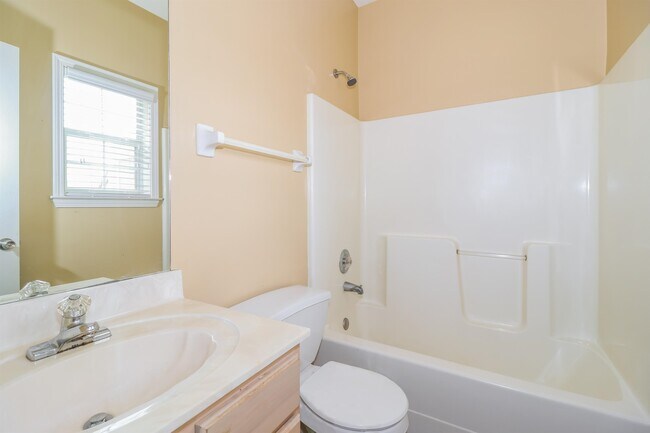 Building Photo - 8423 Shady Elm Dr