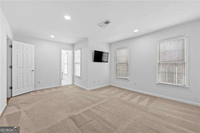 Building Photo - 407 Bridle Path