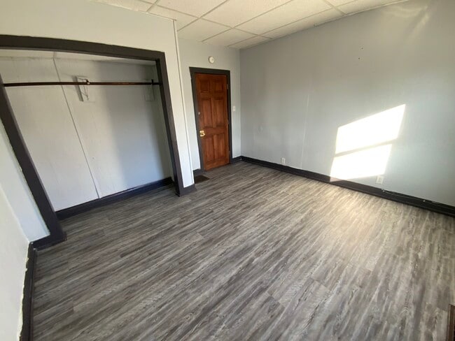 Building Photo - 12 S Beard St