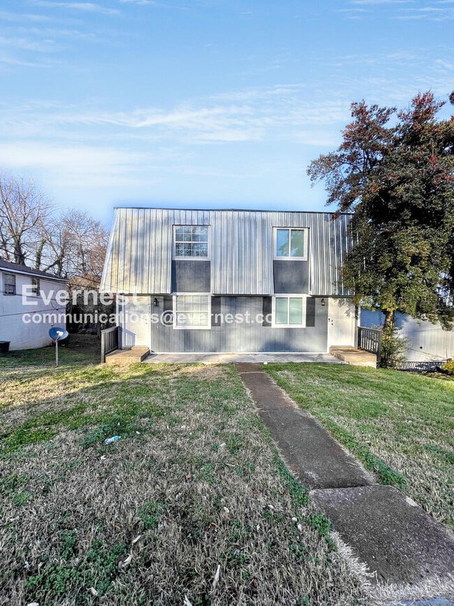 Building Photo - 2315 Oak Ct