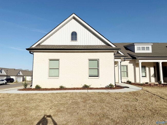 Building Photo - 6057 Gardner Maples Dr SE