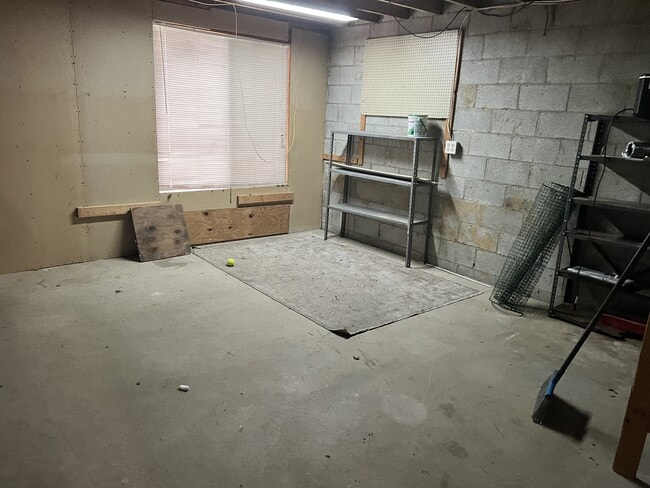 Building Photo - 18 Cedar Creek Ct