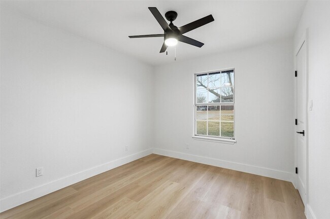 Building Photo - 763 Lakeside Dr