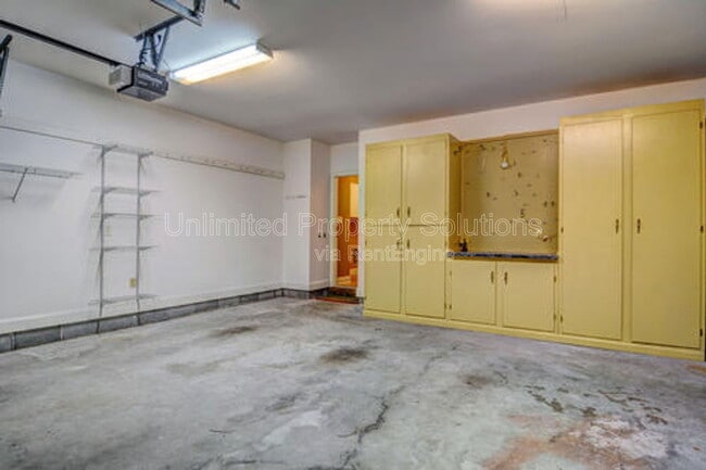 Building Photo - 5013 Gorham Ave