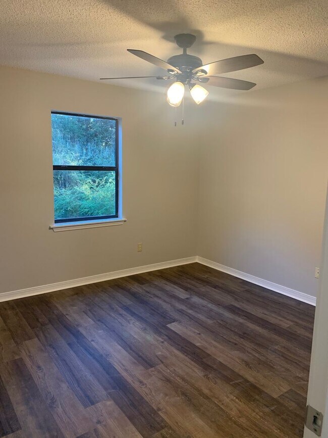 Building Photo - 44 Hickory Knoll