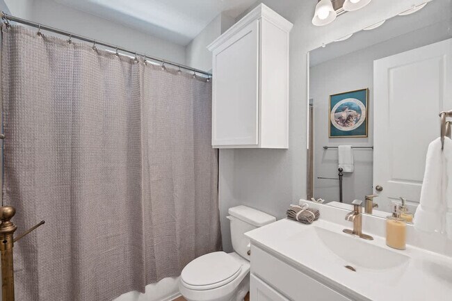 Building Photo - 2147 Hofstaat