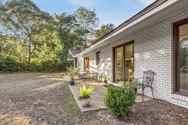 Building Photo - Mid-Century Home in Killearn Estates