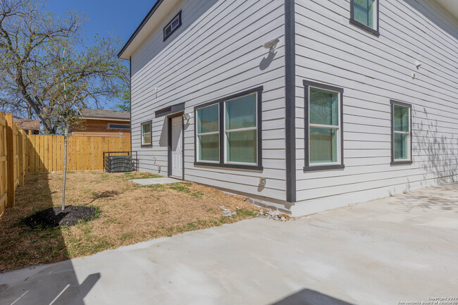 Building Photo - 310 Gabriel-