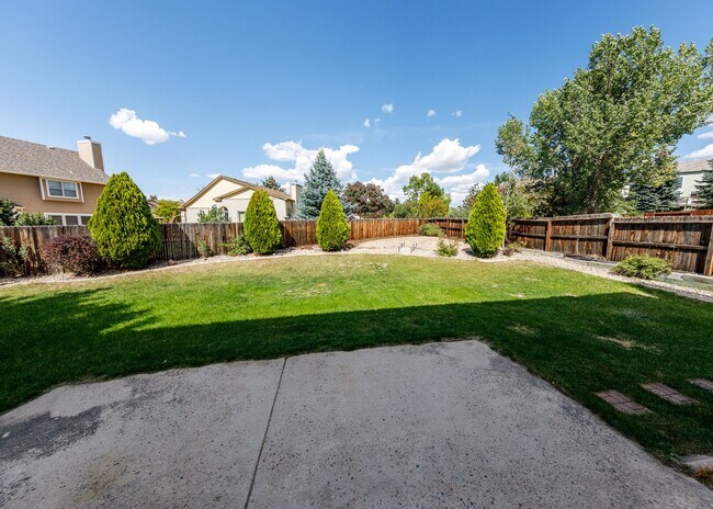 Building Photo - Stunning 5 Bedroom, 3.5 Bath Remodeled Hom...